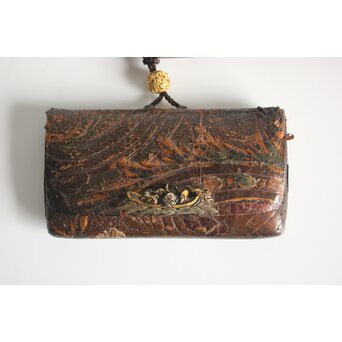 池田泰真 金唐革製 煙草入 泰真蒔絵筒/彫金四君子緒締/神仏目貫　Q056 