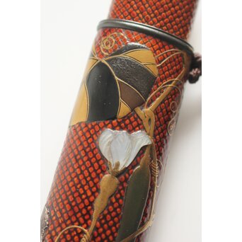 池田泰真 金唐革製 煙草入 泰真蒔絵筒/彫金四君子緒締/神仏目貫　Q056 