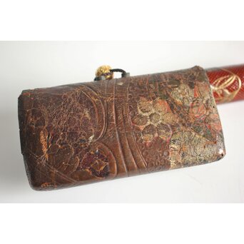 池田泰真 金唐革製 煙草入 泰真蒔絵筒/彫金四君子緒締/神仏目貫　Q056 