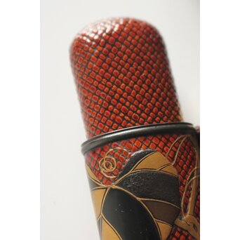 池田泰真 金唐革製 煙草入 泰真蒔絵筒/彫金四君子緒締/神仏目貫　Q056 