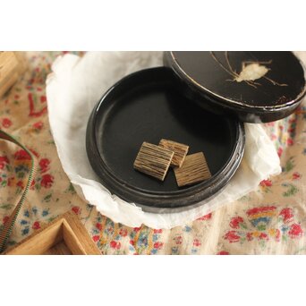 唐物 淡々斎極箱 青貝螺鈿鈴虫香合　Q058 