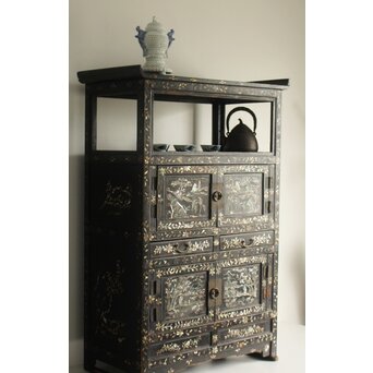 李朝 貴族屋敷内室手 人物草花文 螺鈿飾棚　Q059