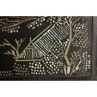 李朝 貴族屋敷内室手 人物草花文 螺鈿飾棚　Q059 