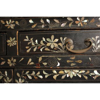 李朝 貴族屋敷内室手 人物草花文 螺鈿飾棚　Q059 