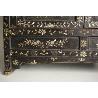 李朝 貴族屋敷内室手 人物草花文 螺鈿飾棚　Q059 