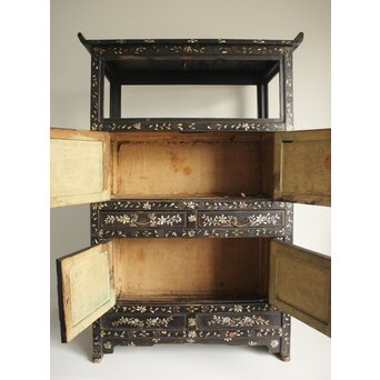 李朝 貴族屋敷内室手 人物草花文 螺鈿飾棚　Q059 