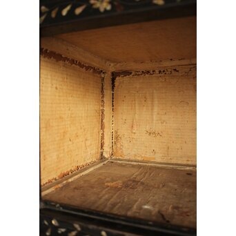 李朝 貴族屋敷内室手 人物草花文 螺鈿飾棚　Q059 