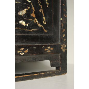 李朝 貴族屋敷内室手 人物草花文 螺鈿飾棚　Q059 