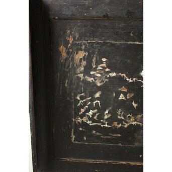 李朝 貴族屋敷内室手 人物草花文 螺鈿飾棚　Q059 