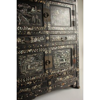 李朝 貴族屋敷内室手 人物草花文 螺鈿飾棚　Q059 