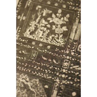 李朝 貴族屋敷内室手 人物草花文 螺鈿飾棚　Q059 