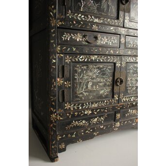 李朝 貴族屋敷内室手 人物草花文 螺鈿飾棚　Q059 