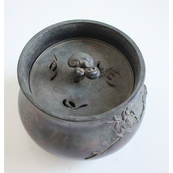 三代本間琢斎 斑柴銅 花紋 如意紐 建水　M125 