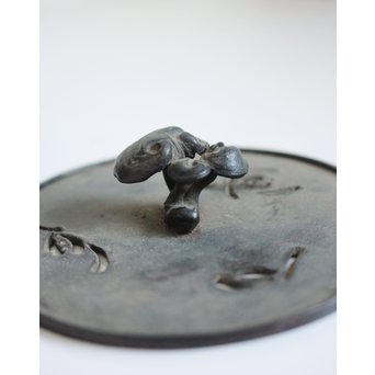 三代本間琢斎 斑柴銅 花紋 如意紐 建水　M125 