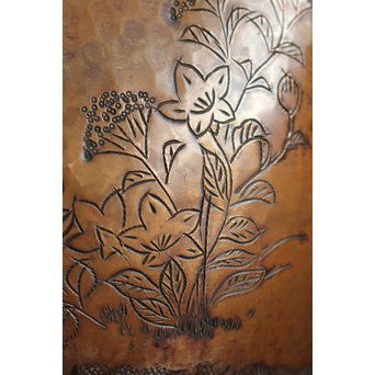 大内薬缶系 一政銘 秋草蹴鏨 鍍金建水/水指　M137 