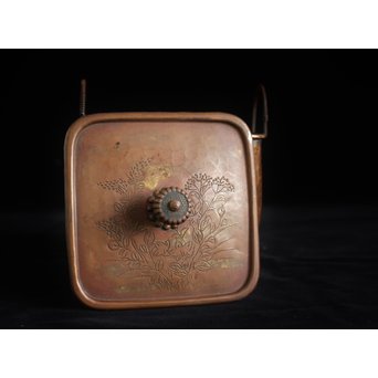 大内薬缶系 一政銘 秋草蹴鏨 鍍金建水/水指　M137 