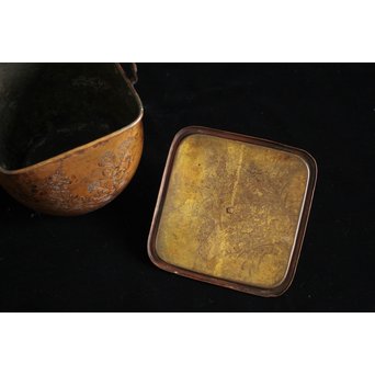 大内薬缶系 一政銘 秋草蹴鏨 鍍金建水/水指　M137 