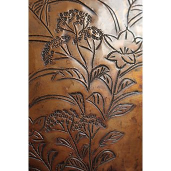 大内薬缶系 一政銘 秋草蹴鏨 鍍金建水/水指　M137 