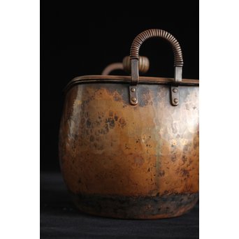 大内薬缶系 一政銘 秋草蹴鏨 鍍金建水/水指　M137 