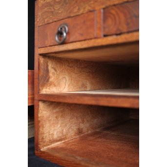 玉杢の硯箱　X127 中から見ると無垢材ということが確認できます