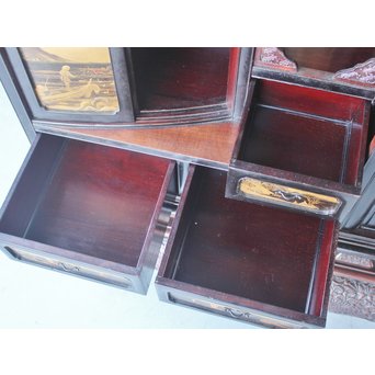 芝山細工蒔絵大飾棚 / 紅木蒔絵博古櫃　Q075 