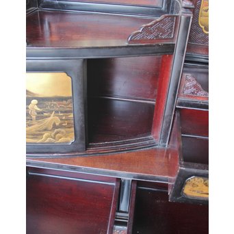 芝山細工蒔絵大飾棚 / 紅木蒔絵博古櫃　Q075 