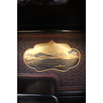 芝山細工蒔絵大飾棚 / 紅木蒔絵博古櫃　Q075 