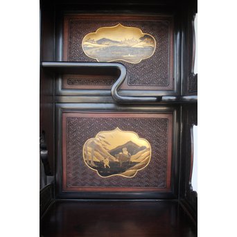 芝山細工蒔絵大飾棚 / 紅木蒔絵博古櫃　Q075 