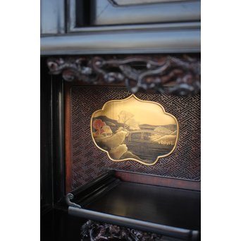 芝山細工蒔絵大飾棚 / 紅木蒔絵博古櫃　Q075 