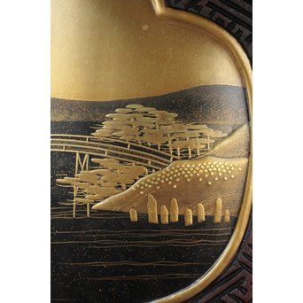 芝山細工蒔絵大飾棚 / 紅木蒔絵博古櫃　Q075 