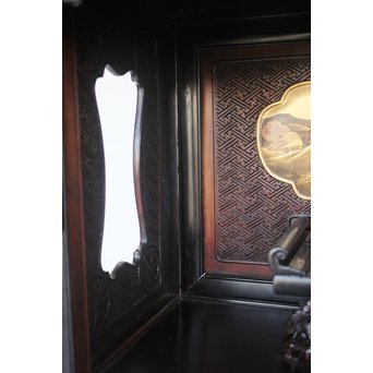 芝山細工蒔絵大飾棚 / 紅木蒔絵博古櫃　Q075 