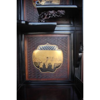 芝山細工蒔絵大飾棚 / 紅木蒔絵博古櫃　Q075 