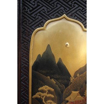 芝山細工蒔絵大飾棚 / 紅木蒔絵博古櫃　Q075 