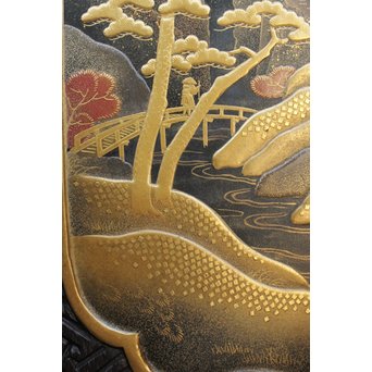 芝山細工蒔絵大飾棚 / 紅木蒔絵博古櫃　Q075 