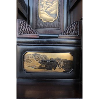 芝山細工蒔絵大飾棚 / 紅木蒔絵博古櫃　Q075 