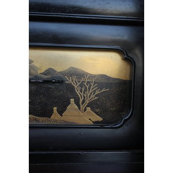 芝山細工蒔絵大飾棚 / 紅木蒔絵博古櫃　Q075 