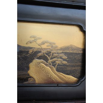 芝山細工蒔絵大飾棚 / 紅木蒔絵博古櫃　Q075 