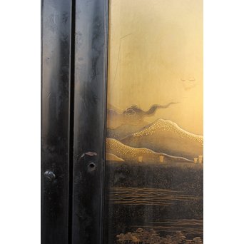 芝山細工蒔絵大飾棚 / 紅木蒔絵博古櫃　Q075 