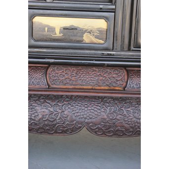 芝山細工蒔絵大飾棚 / 紅木蒔絵博古櫃　Q075 