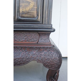 芝山細工蒔絵大飾棚 / 紅木蒔絵博古櫃　Q075 