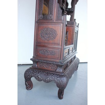 芝山細工蒔絵大飾棚 / 紅木蒔絵博古櫃　Q075 