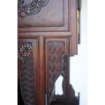 芝山細工蒔絵大飾棚 / 紅木蒔絵博古櫃　Q075 