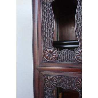 芝山細工蒔絵大飾棚 / 紅木蒔絵博古櫃　Q075 