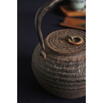 砲口芋頭 木爪提手 丸形鉄瓶　M146 