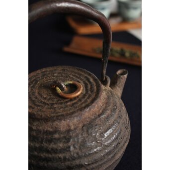 砲口芋頭 木爪提手 丸形鉄瓶　M146 