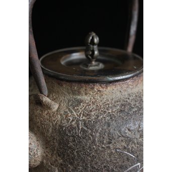 木越三右衛門 極箱 白肌銀象嵌鉄瓶　M148 