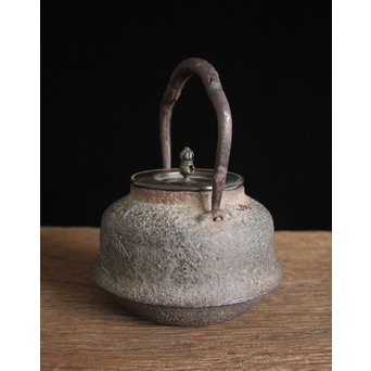 木越三右衛門 極箱 白肌銀象嵌鉄瓶　M148 