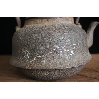 木越三右衛門 極箱 白肌銀象嵌鉄瓶　M148 