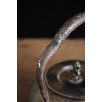 木越三右衛門 極箱 白肌銀象嵌鉄瓶　M148 