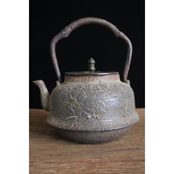 木越三右衛門 極箱 白肌銀象嵌鉄瓶　M148 